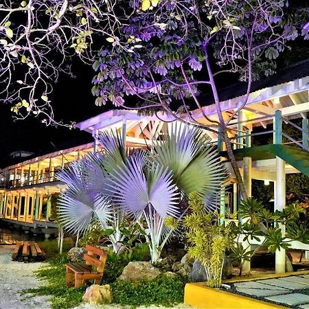 The Dock Resort Over Water Retreat เวสต์เอนด์ ภายนอก รูปภาพ