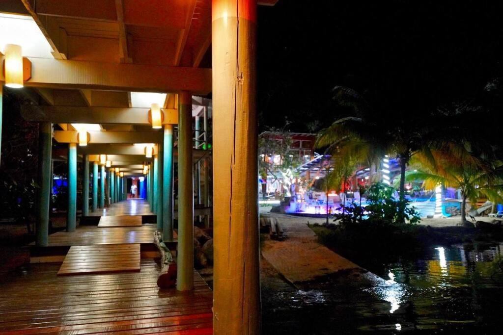 The Dock Resort Over Water Retreat เวสต์เอนด์ ภายนอก รูปภาพ