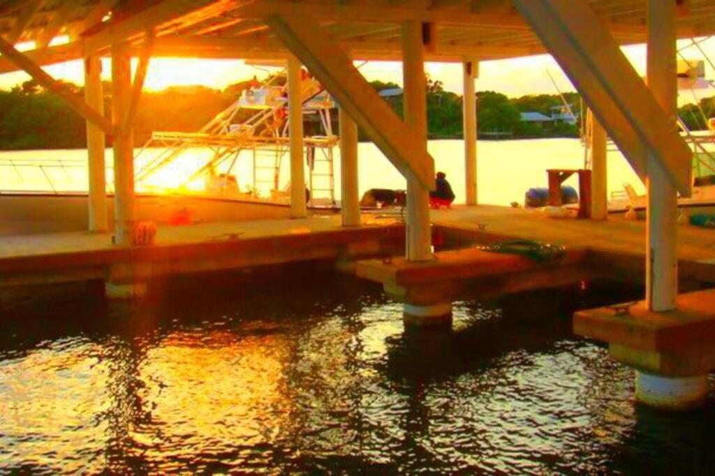 The Dock Resort Over Water Retreat เวสต์เอนด์ ภายนอก รูปภาพ