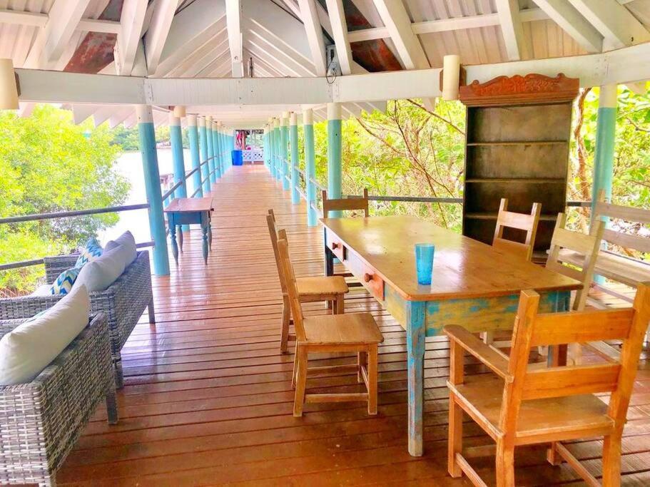 The Dock Resort Over Water Retreat เวสต์เอนด์ ภายนอก รูปภาพ