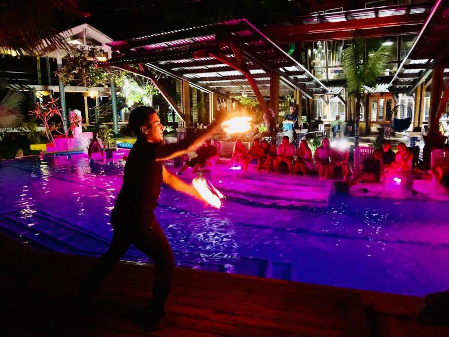 The Dock Resort Over Water Retreat เวสต์เอนด์ ภายนอก รูปภาพ