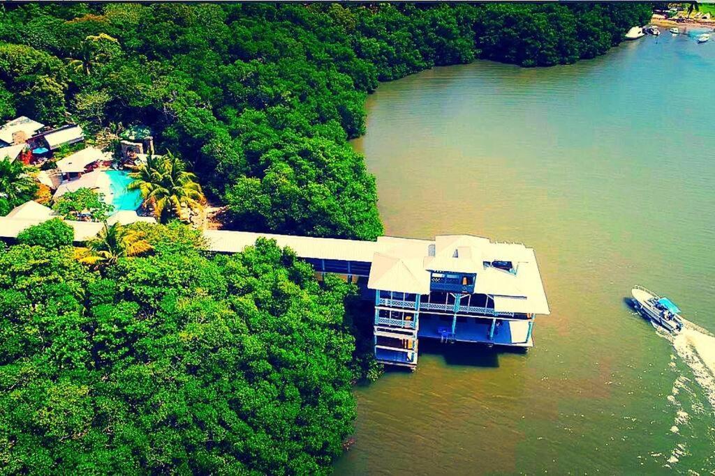 The Dock Resort Over Water Retreat เวสต์เอนด์ ภายนอก รูปภาพ