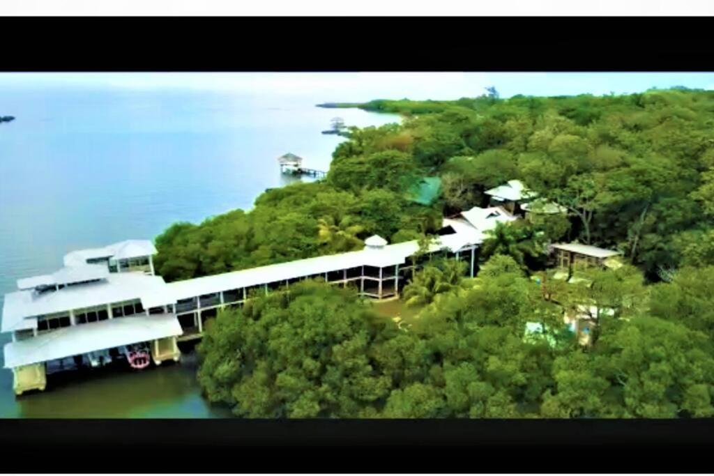 The Dock Resort Over Water Retreat เวสต์เอนด์ ภายนอก รูปภาพ